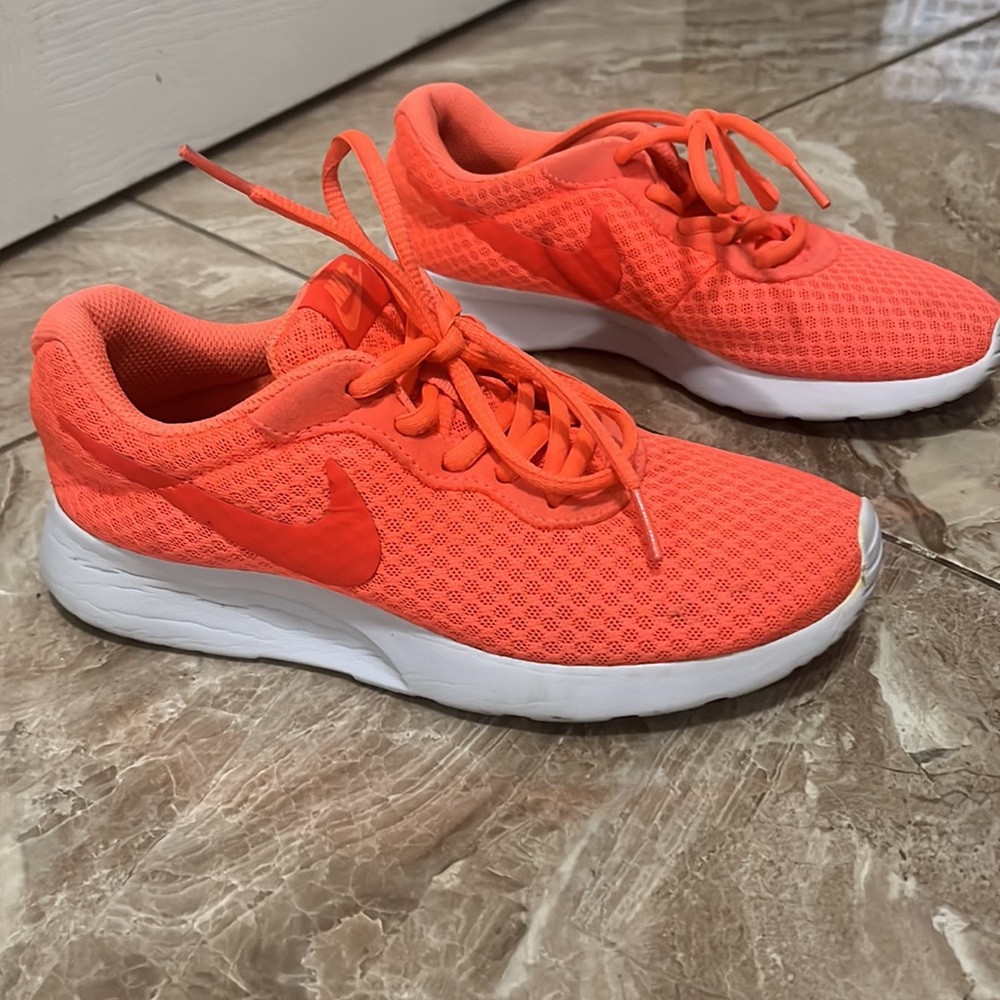 Nike Tanjun Sneaker - Picture 2 of 6